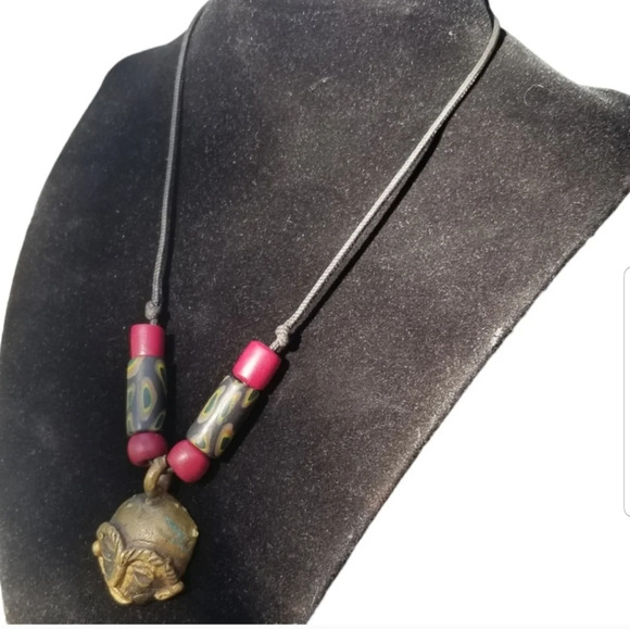 VINTAGE BRASS AFRICAN TRIBAL MASK PENDANT NECKLACE - Picture 2 of 5